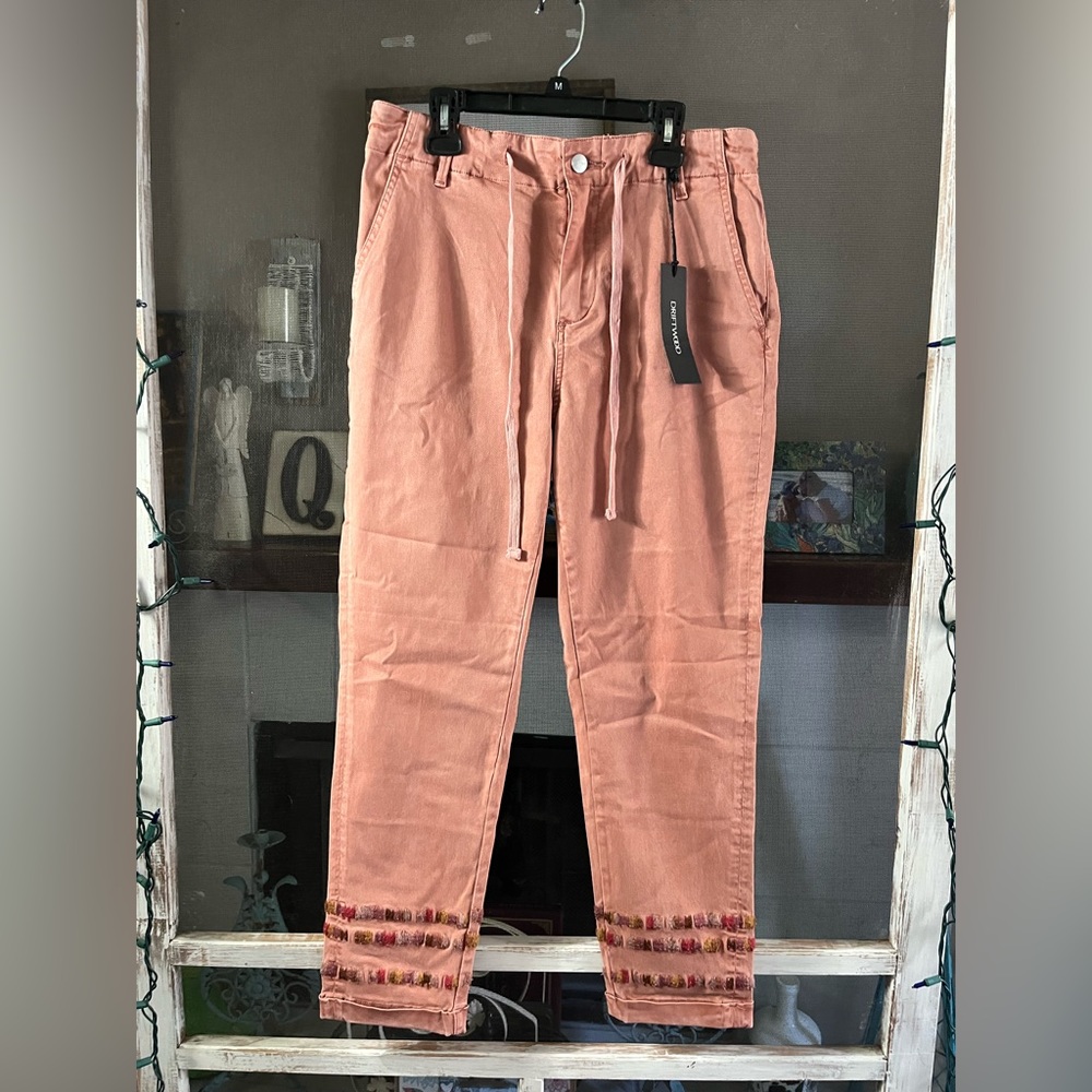 NWT Driftwood mauve cotton bland stretch khaki pants embroidered ham pockets M